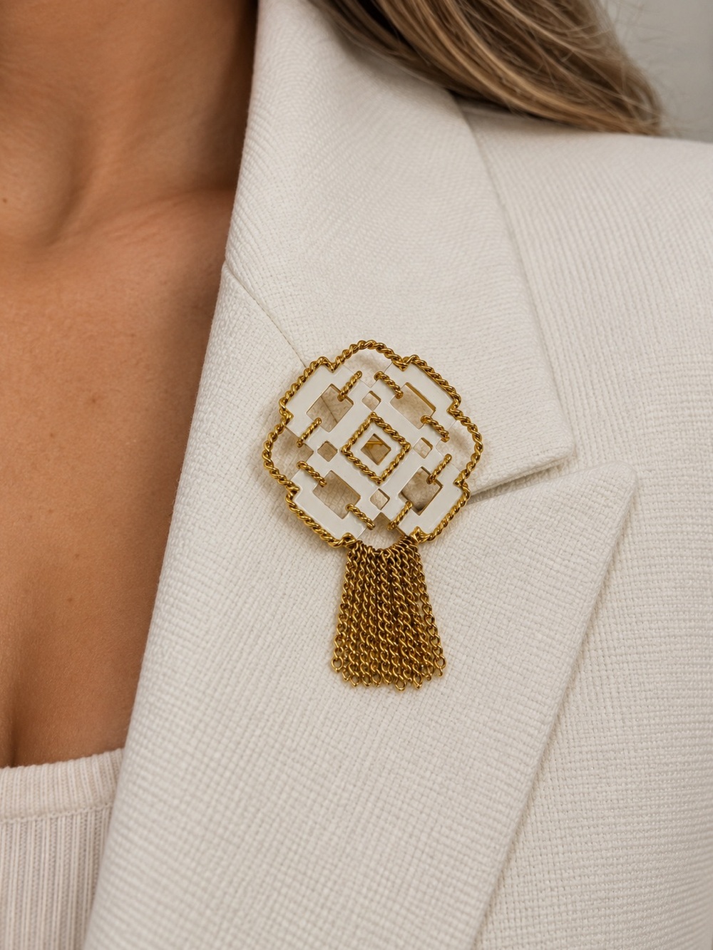 |Avon| Vintage “Contempora” Maltese Cross Brooch